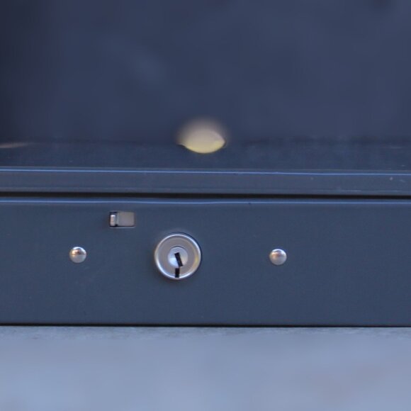 Vintage Locking Cash Box With Key - Picture 7 of 7